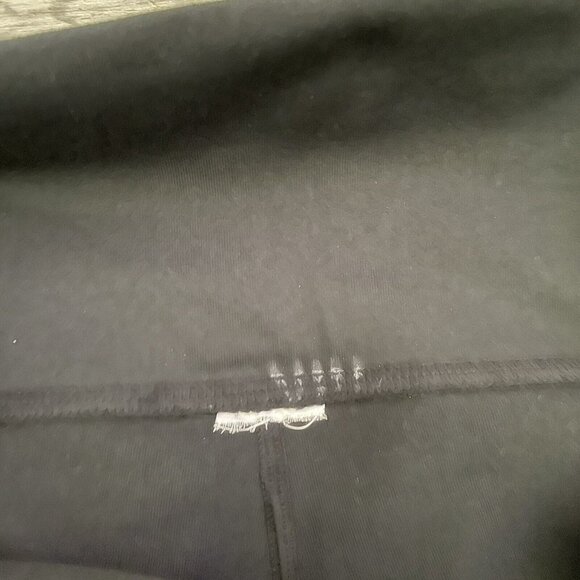 Women’s Fabletics Black with Pink‎ Accent Compression Leggings See Measurements - Picture 9 of 9